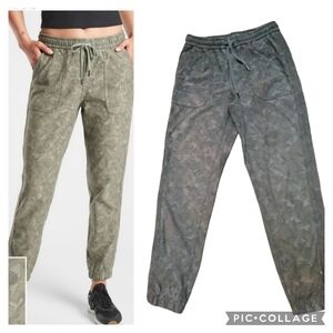 Athleta Farallon Stratum Camo Jogger Green